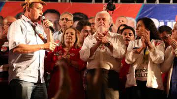 Imagem Em comício de Rui, Wagner anuncia retorno da hidrovia do São Francisco