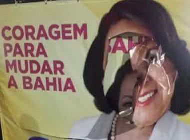 Imagem Lídice tem peças publicitárias rasgadas por vândalos