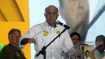 Imagem Paulo Souto arrisca dança e diz que PT ‘perdeu a validade’