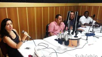Imagem João Henrique aparece em fotos já em estúdio de rádio