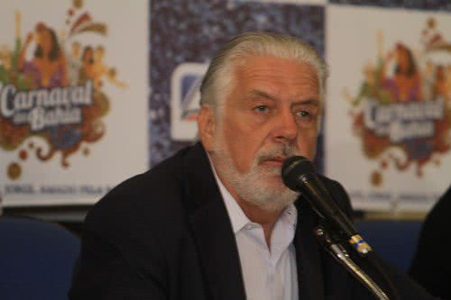 Imagem Wagner e ministro de Portos assinam contrato de adesão do Porto Sul