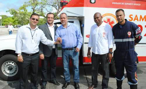 Imagem Lauro de Freitas é contemplada com ambulância 4x4 do Samu