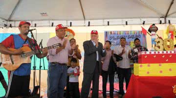 Imagem Jaques Wagner defende MST em Congresso do movimento