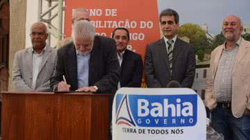 Imagem Governador assina ordens para reforma de prédios no Centro Histórico