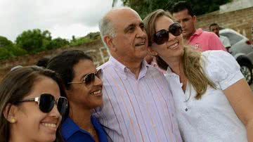 Imagem Se achando: povo agarra Souto, que se compara a George Clooney