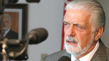 Imagem Wagner anuncia investimentos de R$ 4 bi na área portuária