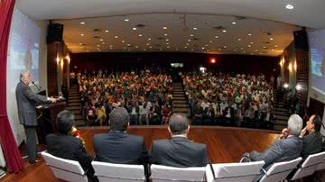 Imagem Governador assina cinco ordens de serviço em Salvador