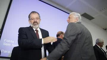 Imagem Wagner convida Nilo para jantar nesta quarta-feira