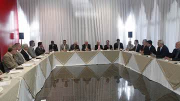 Imagem Wagner reúne secretariado para avaliação do governo