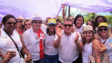 Imagem Caetano participa da lavagem de Arembepe com ex-prefeito