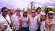 Imagem Caetano participa da lavagem de Arembepe com ex-prefeito