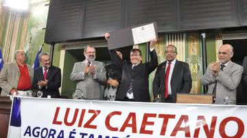 Imagem Caetano recebe cidadania soteropolitana de olho no Governo do Estado