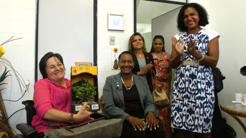 Imagem Maria da Penha visita novo centro de referência feminino de SSA