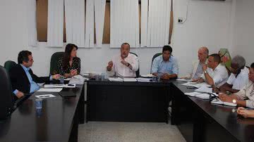 Imagem Lauro de Freitas: prefeito com professores discute melhorias na Educação