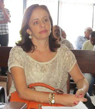 Imagem Prefeita de Almadina é multada por contratar parentes de vereadores