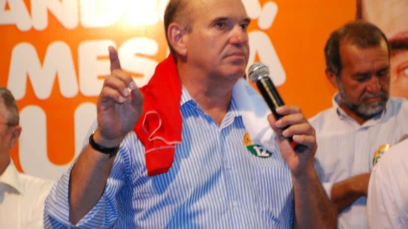 Imagem Prefeito de Paulo Afonso é acusado de usar indevidamente mais R$ 700 mil
