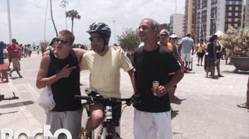 Imagem  ACM atleta vai de bike: todo equipado, prefeito é flagrado na Orla da Barra