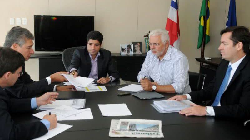 Imagem ACM Neto se reúne com secretário da Fazenda e chefe da Casa Civil