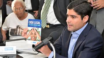 Imagem Prefeitura entrega título de posse a 200 famílias da Vila Canária