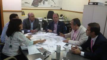 Imagem Prefeitura de Lauro discute repasse de recursos com a Conder 