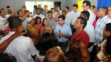 Imagem ACM Neto cede terreno para Estado construir escola e pede agilidade