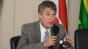 Imagem Neto apresenta plano para sanar dívida de 10 bilhões do município