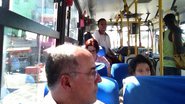 Imagem Aleluia anda de ônibus em Salvador e reclama do calor