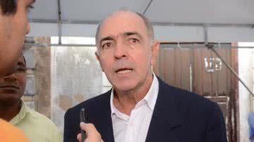 Imagem Passarela na Tancredo Neves atrasou, mas estrutura está pronta, diz Aleluia