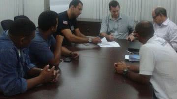 Imagem Servidores municipais e prefeitura entram em acordo e greve termina