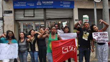 Imagem Exclusivo: secretário quase atropela manifestantes na Rua Chile. Veja fotos