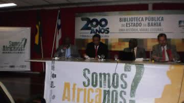 Imagem Livro compila propostas apresentadas em seminário internacional “somos africanos
