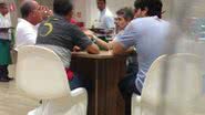 Imagem Em meio a protestos, marqueteiro do PT dialoga com Aleluia