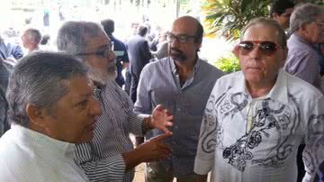 Imagem Amigos e parentes se despedem de França Teixeira