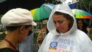 Imagem  Vereadora se junta a manifestantes