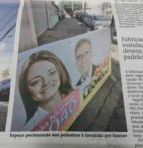 Imagem Pegou mal: placa de Fabíola Mansur invade calçada e jornal flagra situação