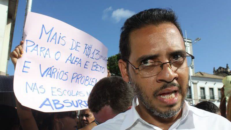 Imagem “Radical” da reforma, Hilton suspeita de arranjos “inconfessáveis”