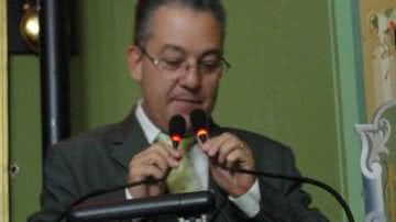 Imagem Câmara Municipal "distribui" títulos e ex-dançarina é agraciada