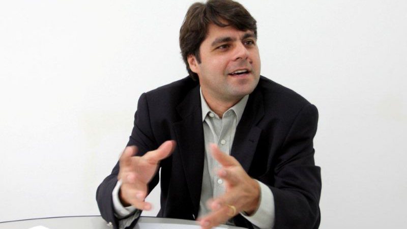 Imagem Paulo Câmara garante cortes de despesas no Legislativo