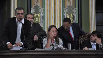 Imagem Vereadores do governo tentam blindar Mauro Ricardo