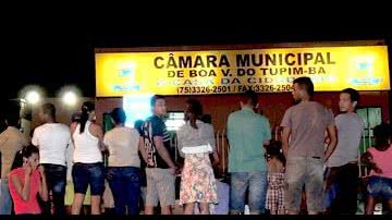 Imagem Manifestantes invadem Câmara de Boa Vista do Tupim