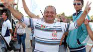 Imagem Vereador eleito diz que vai continuar limpando banheiro