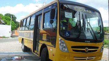 Imagem Cinco prefeituras baianas não foram buscar ônibus escolares doados pelo governo