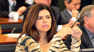 Imagem Deputada que poderia substituir Feliciano é acusada de compra de votos