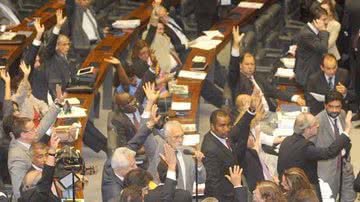 Imagem Câmara aprova salário mínimo de R$ 724 para 2014