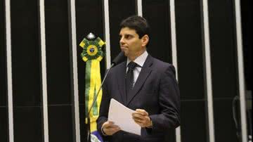 Imagem Deputado Claudio Cajado discursa sobre manifestações no Brasil