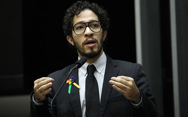 Imagem Jean Wyllys aproveita escândalo para emplacar projeto em prol da prostituição