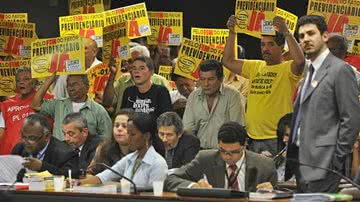 Imagem Câmara adia votação do fim do fator previdenciário para 2013