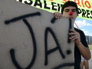 Imagem Em Brasília, protesto via rede social pede afastamento de Renan Calheiros