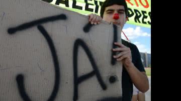 Imagem Em Brasília, protesto via rede social pede afastamento de Renan Calheiros