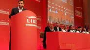 Imagem  Wagner e Aécio se estranham e trocam alfinetadas em evento na Bahia